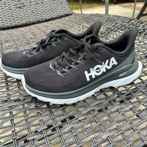 Practically brand new Hoka Mach 4 tennis shoes!